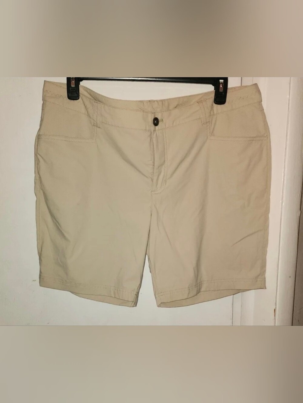 Eddie Bauer Beige Khaki Swoosh Comfy Bermuda Summer Shorts XL / 18